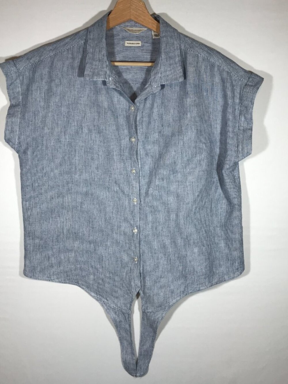 Weatherproof Washable Linen Women's Medium White Blue Sleeveless Button Up Top